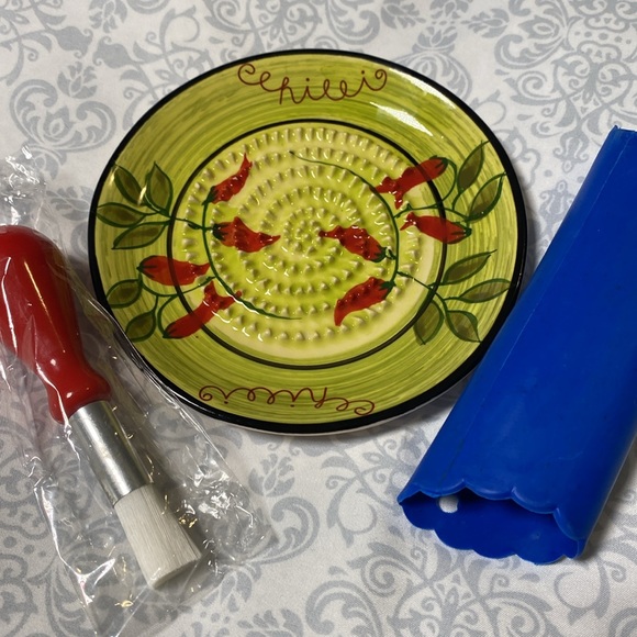 NWOT Hand Painted Ceramic Fine French Great Grater- James Design - Picture 11 of 11